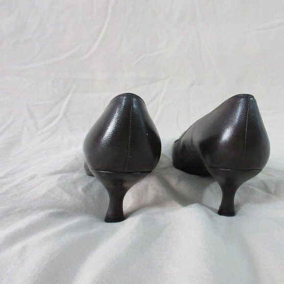 WOMEN'S SIZE 4 1/2 - BROWN LEATHER PUMP - STUART WEITZMAN - Picture 5 of 5
